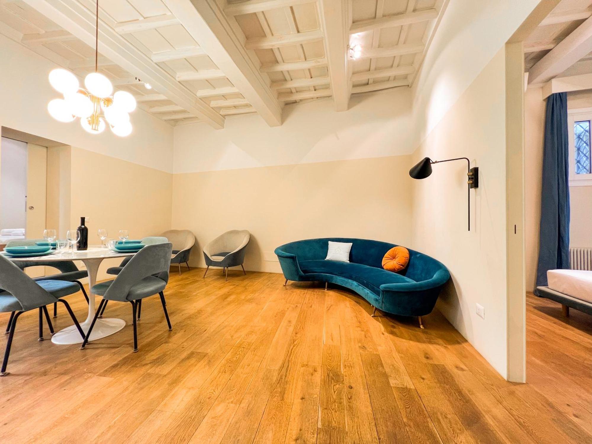 Apartment Luxury House & Secret Garden - Strategic Location, 100m To Metro B *