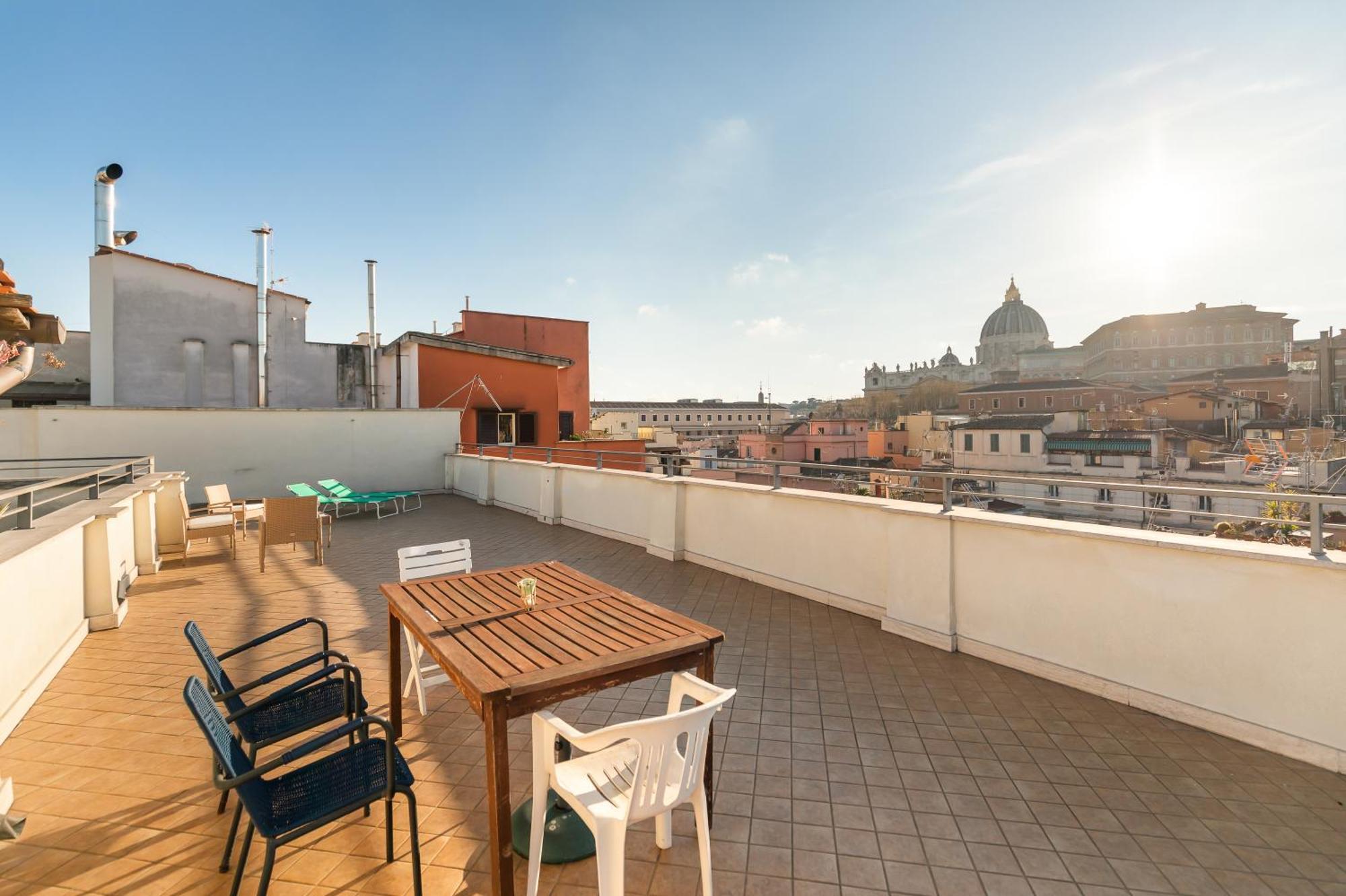 Apartment Penthouse In Exclusive Borgo Pio District *