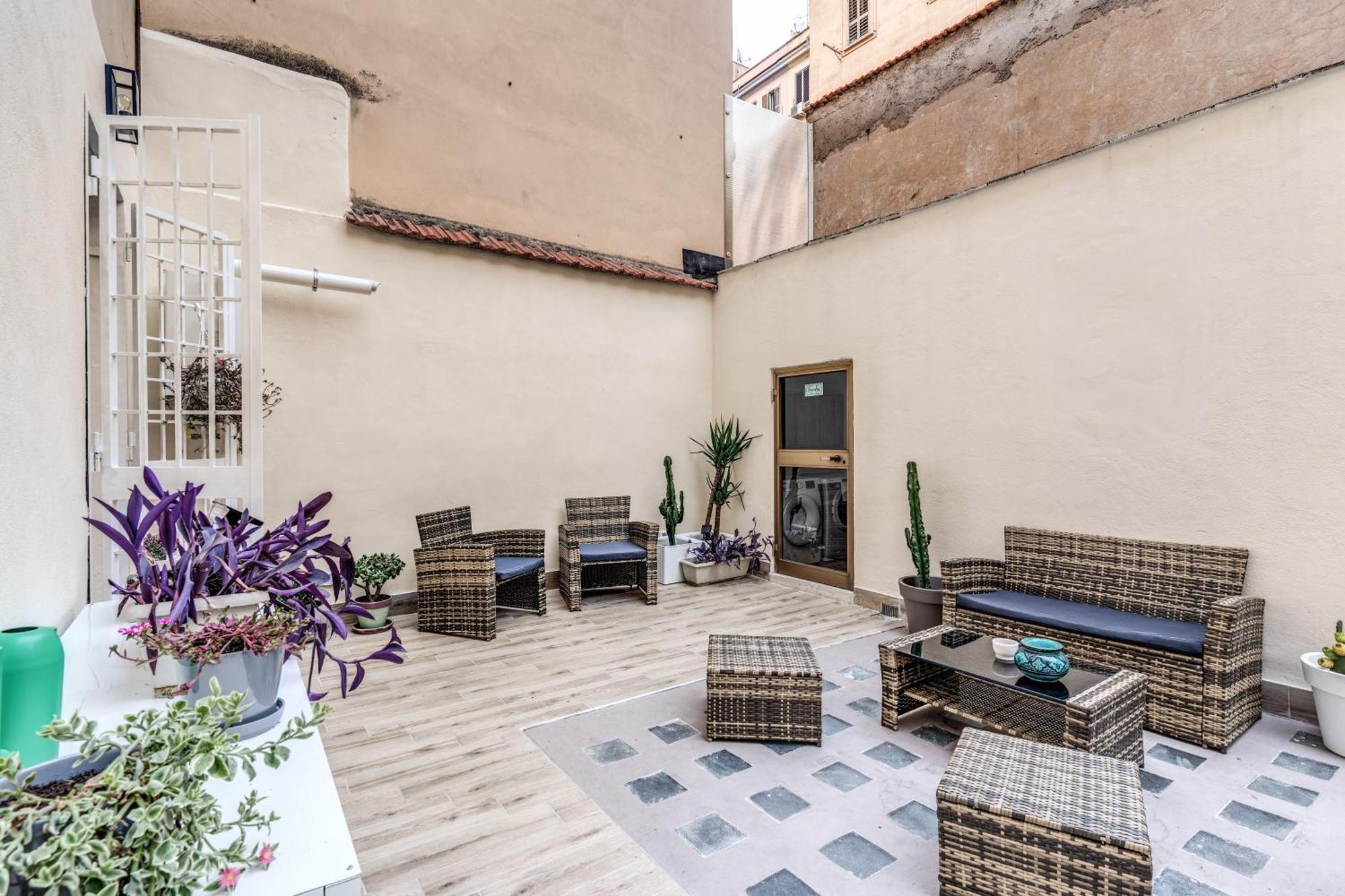 Nala & Kira - Two Big For Groups In The Center Of Apartment Rome