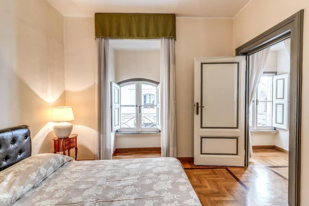 Apartment Xx Sett Flat By Barberini Trevi Fountain Rome