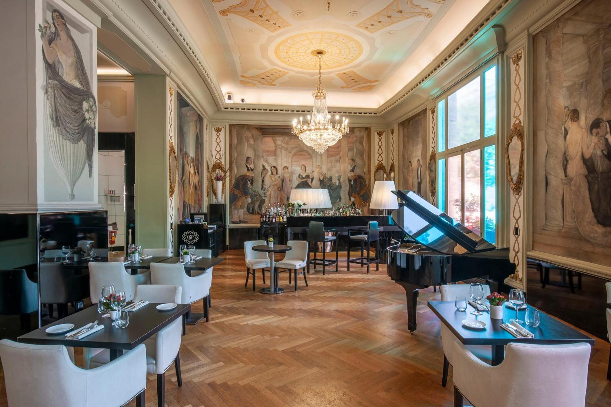 Grand Palace Hotel