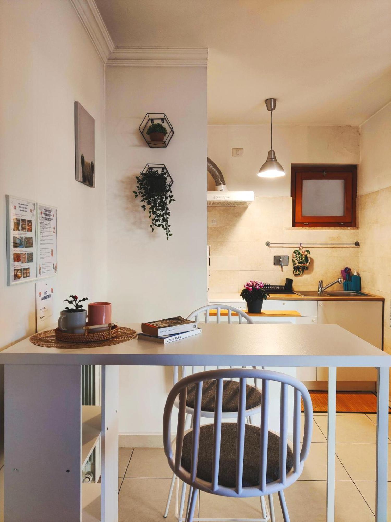 Marika's Cozy With Large Balcony Apartment *