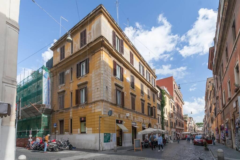 Apartment Borgo Pio - Quite And Spacious