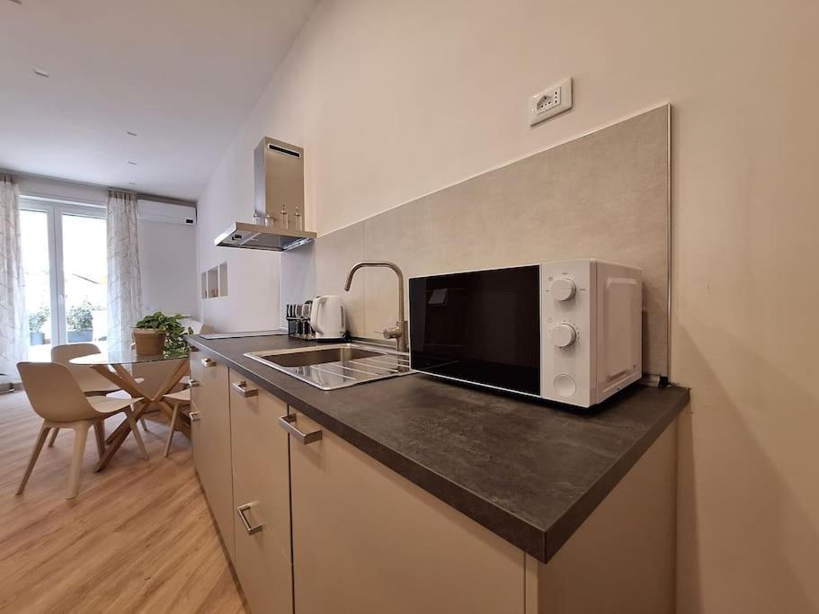 Apartment Peaceful 2 Bedrooms With Patio, Near Metro A *