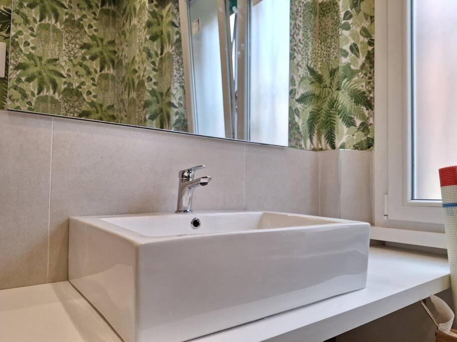 Apartment Peaceful 2 Bedrooms With Patio, Near Metro A *