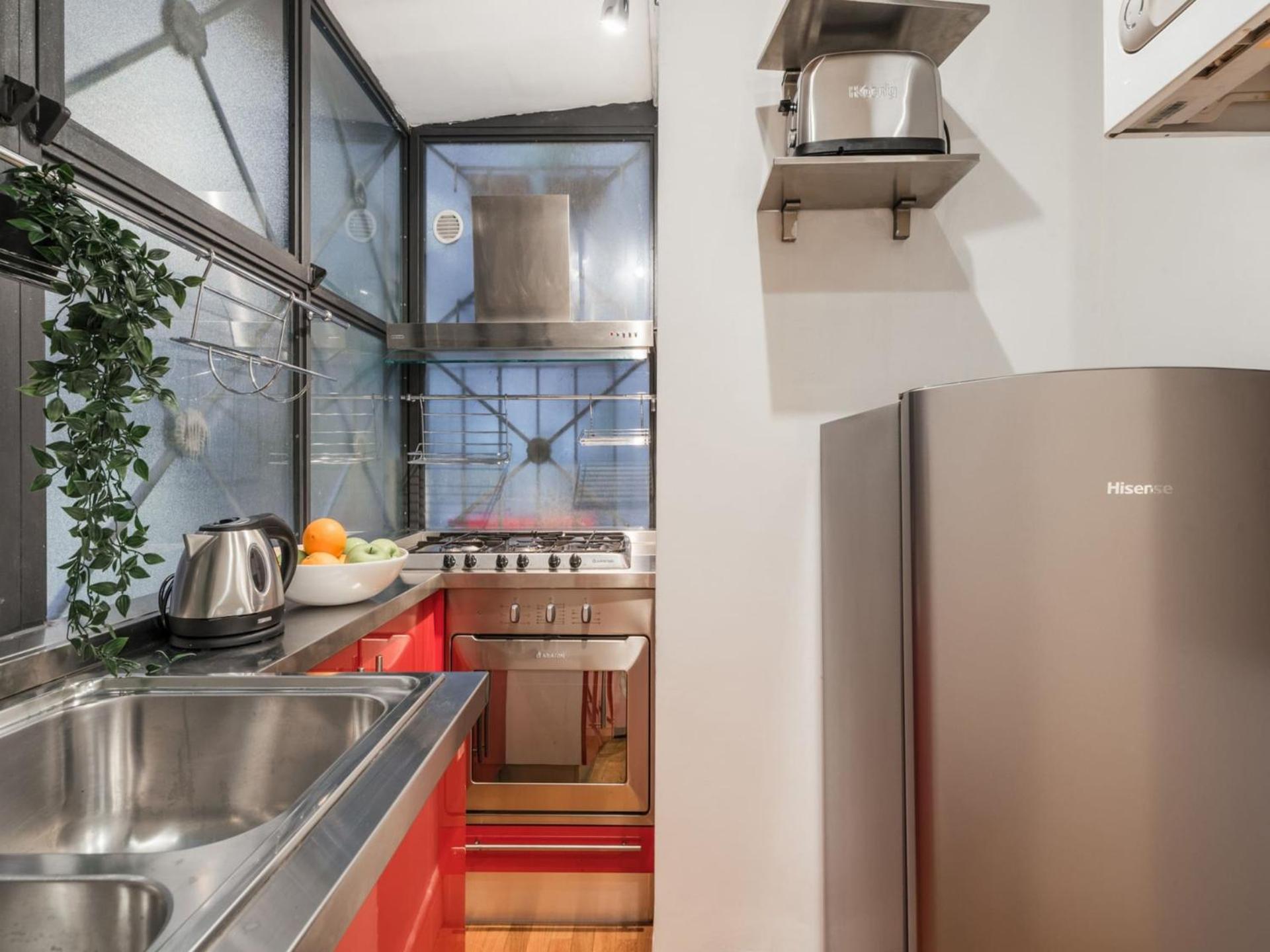 The Rent - Spacious Two-bedroom In Old Town Apartment *