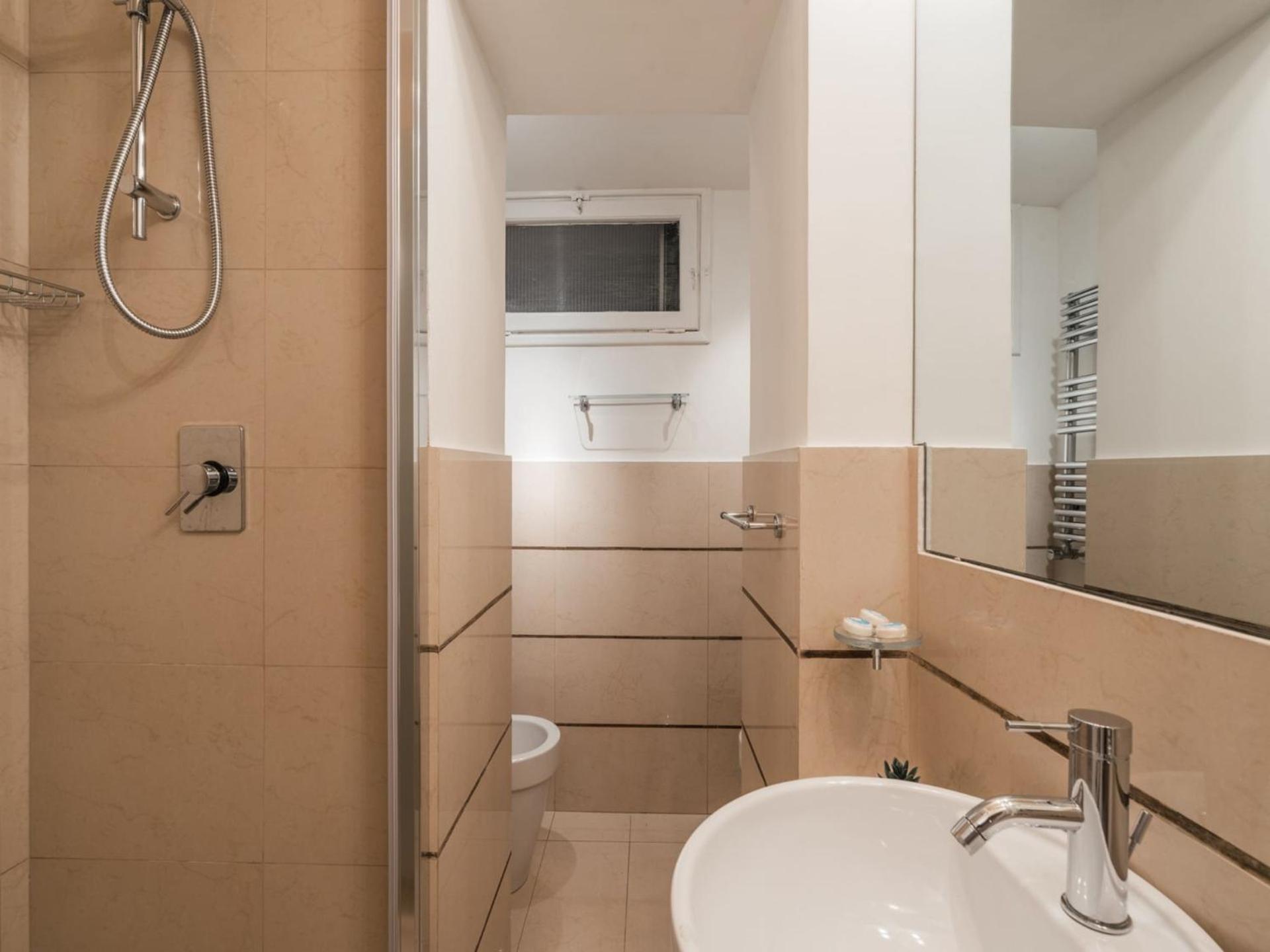 The Rent - Spacious Two-bedroom In Old Town *