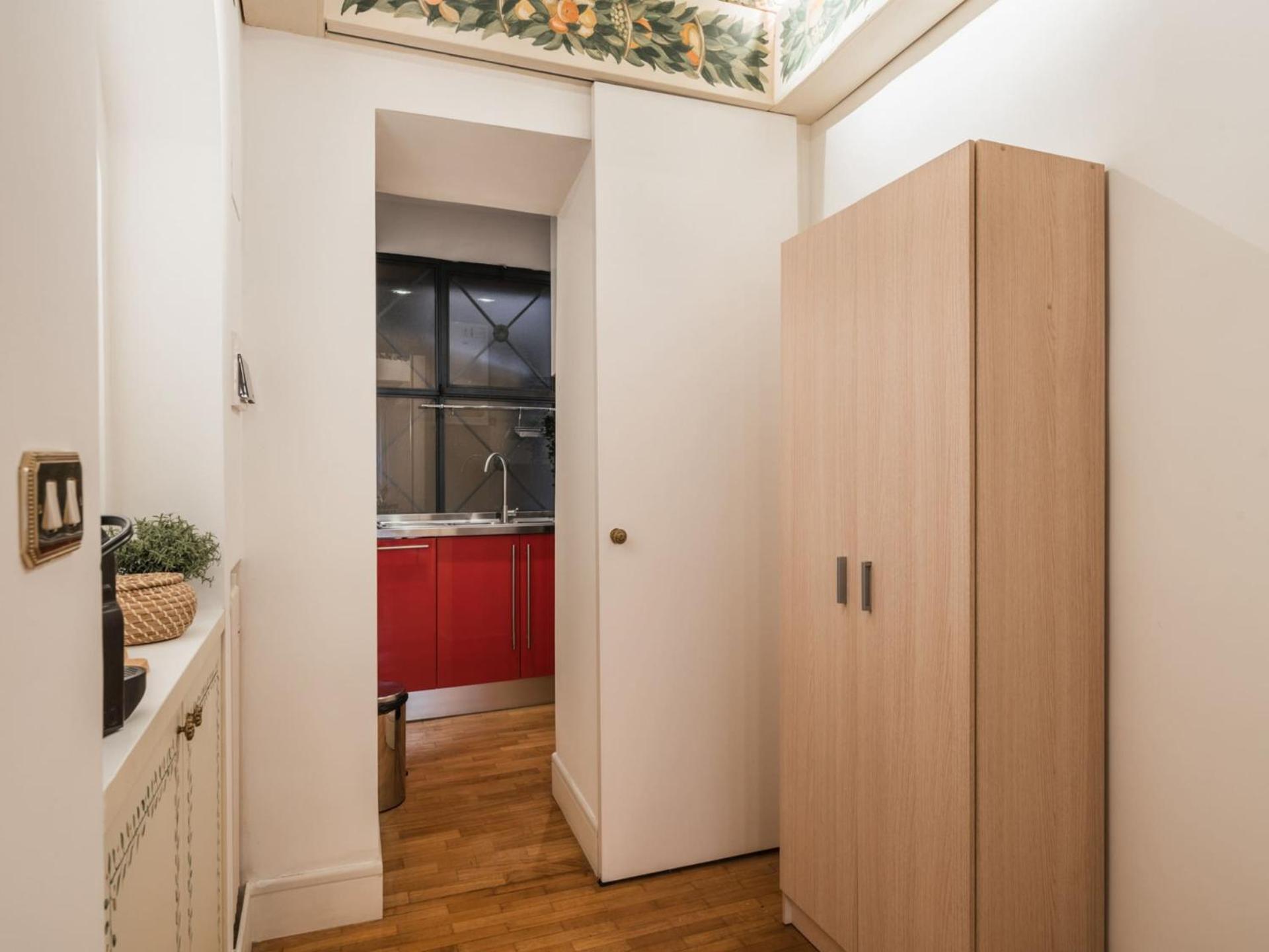 Apartment The Rent - Spacious Two-bedroom In Old Town *
