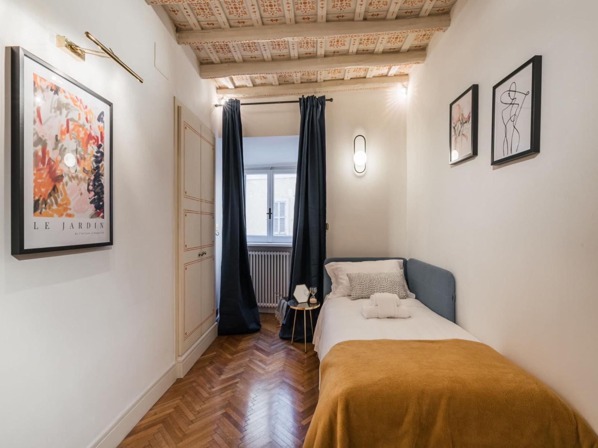 The Rent - Spacious Two-bedroom In Old Town