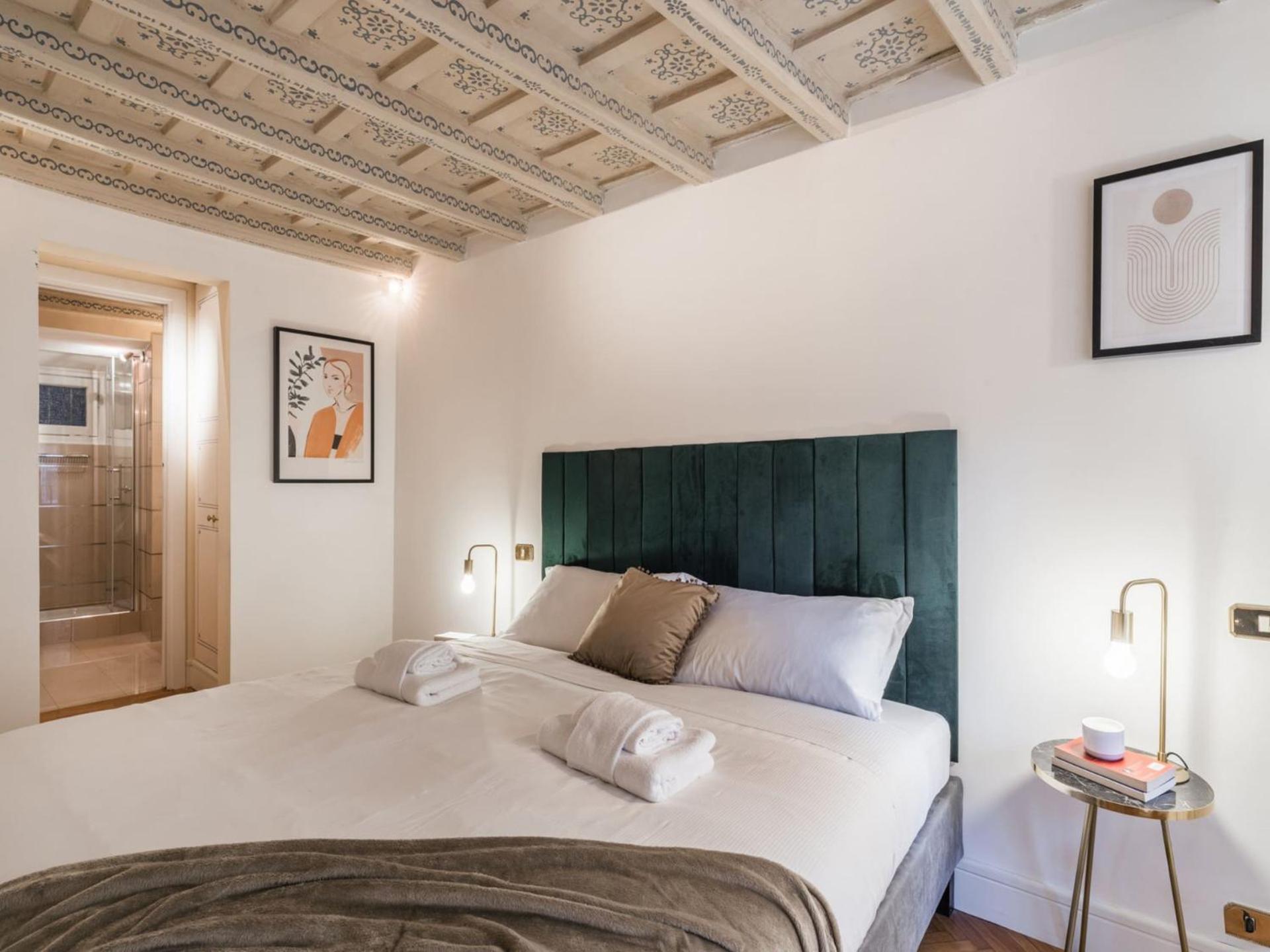 The Rent - Spacious Two-bedroom In Old Town Apartment *