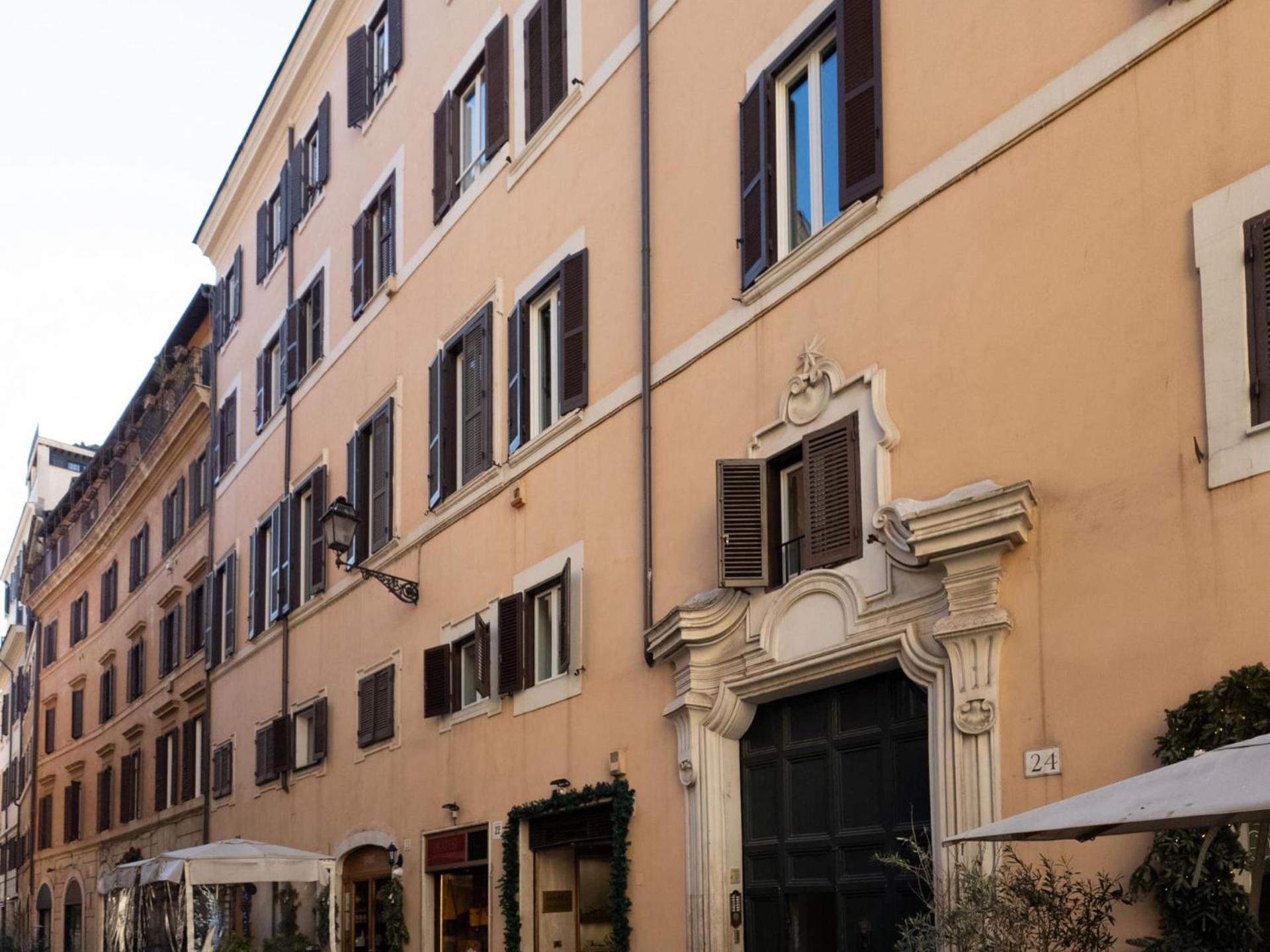 The Rent - Spacious Two-bedroom In Old Town Rome