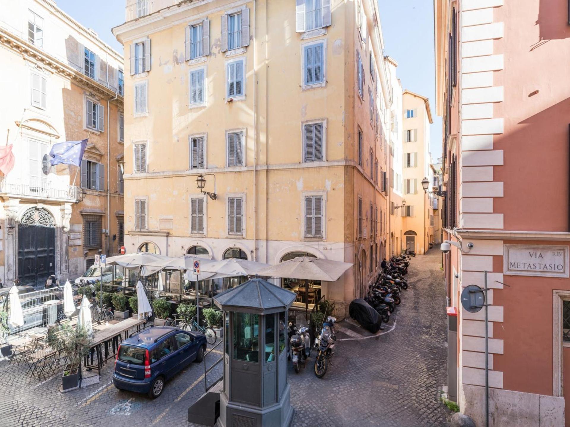The Rent - Spacious Two-bedroom In Old Town