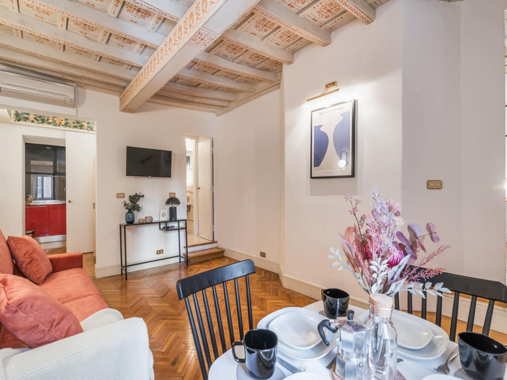 The Rent - Spacious Two-bedroom In Old Town Apartment Rome
