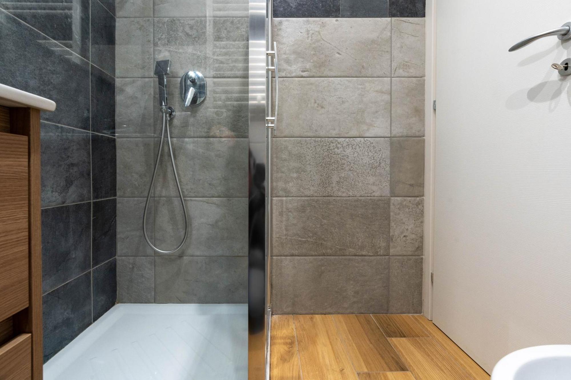{10 Minutes From Centre} Free Wi-fi & Netflix * Rome