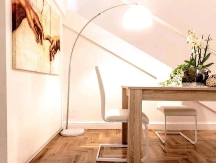 Campo De'fiori-rome By Foot Charming Aircwif Netflix Apartment Rome
