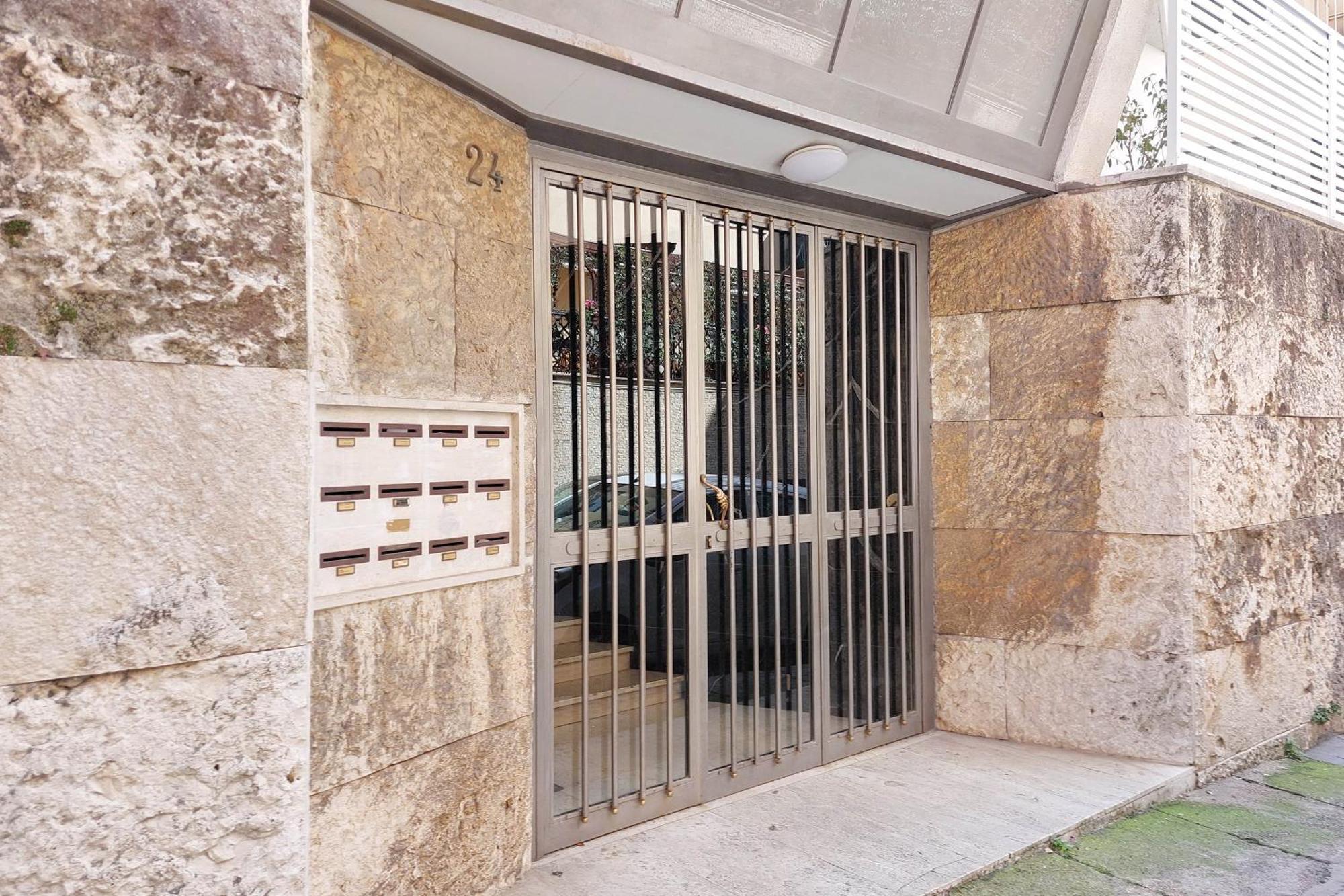 Boutique Con Ampia Terrazza - Citta Del Vaticano Rome
