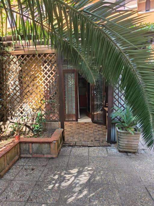 Apartment Dependance In Private Garden Id29923 Rome