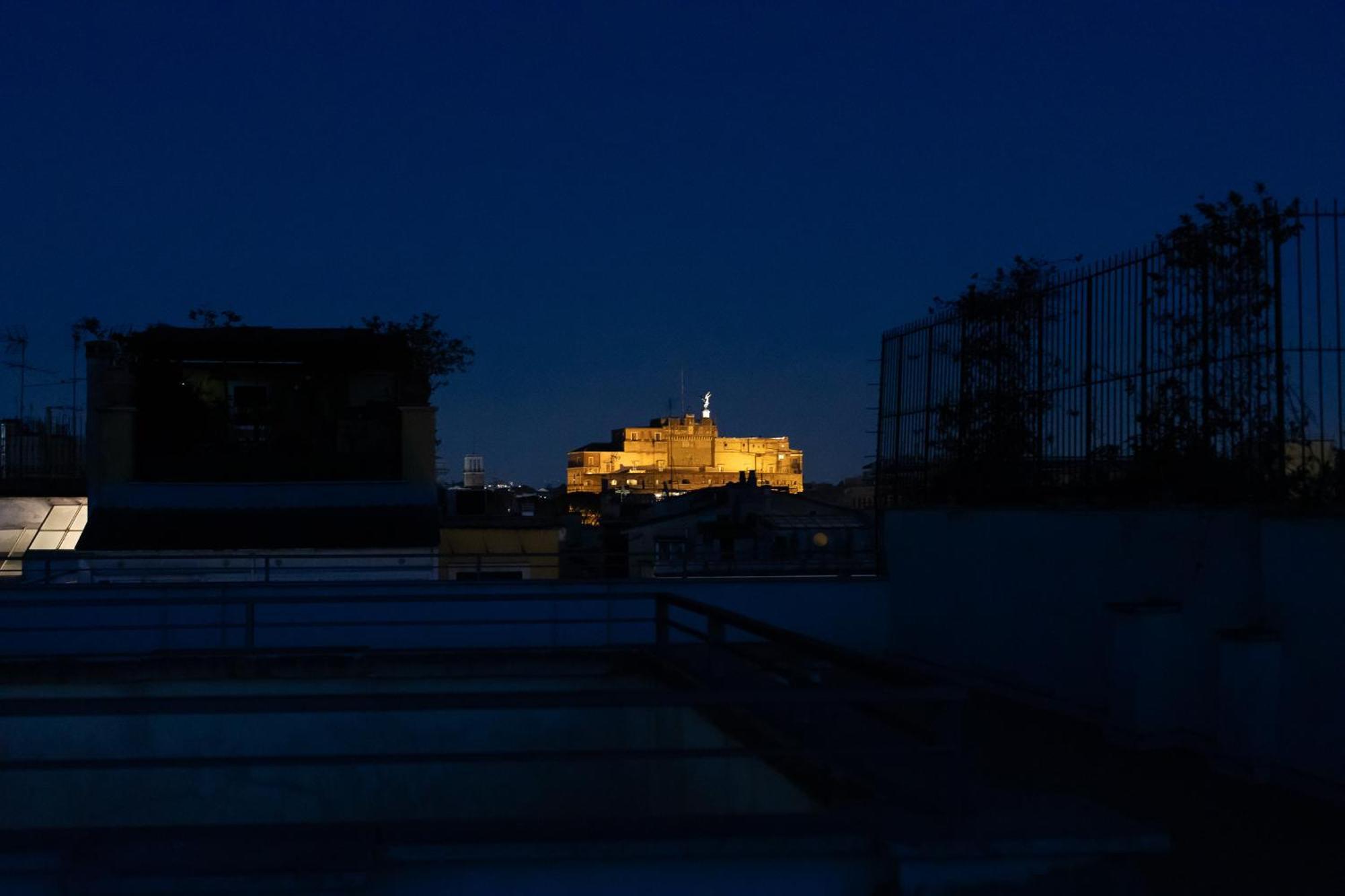 Penthouse In Exclusive Borgo Pio District Apartment Rome