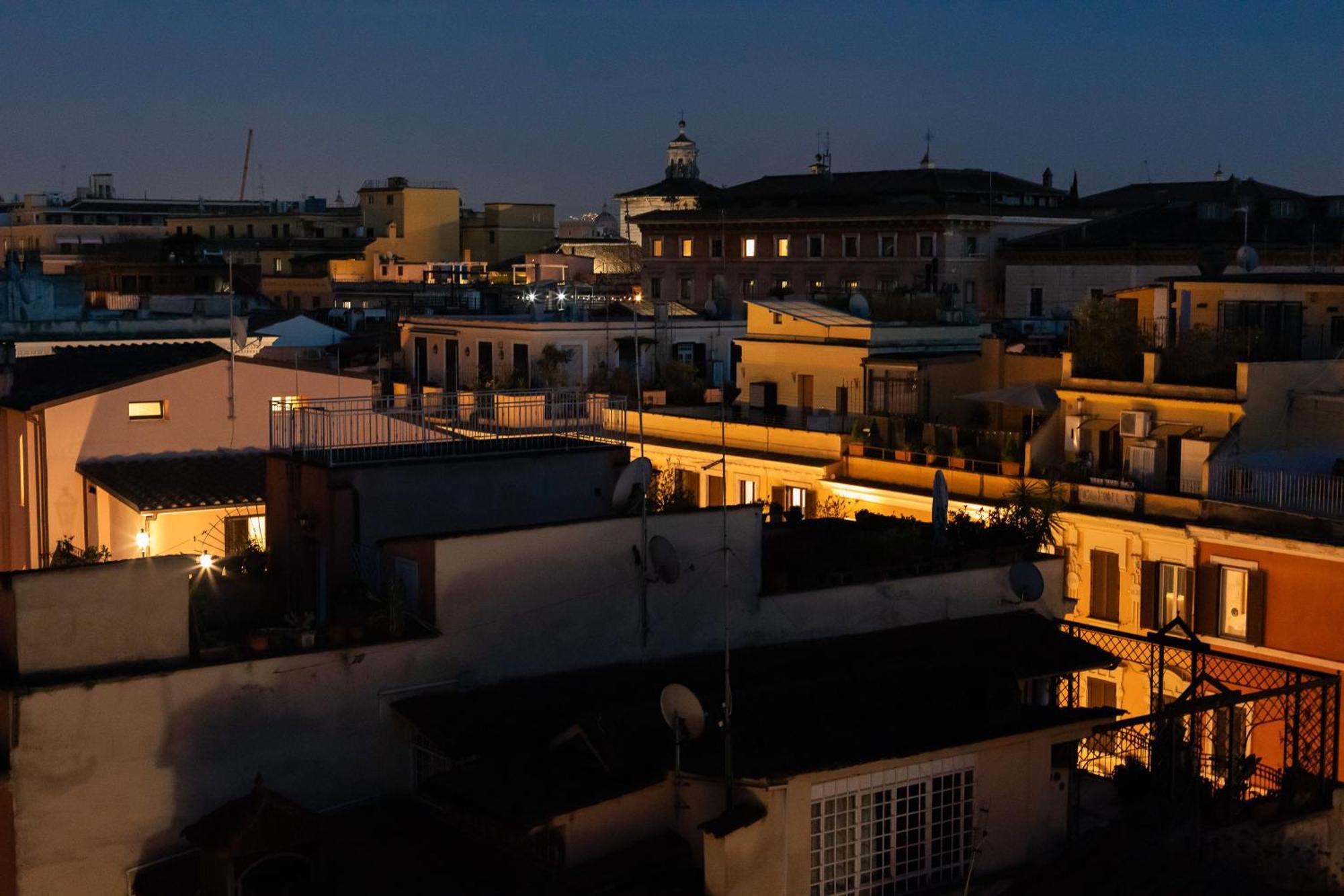Penthouse In Exclusive Borgo Pio District Apartment Rome