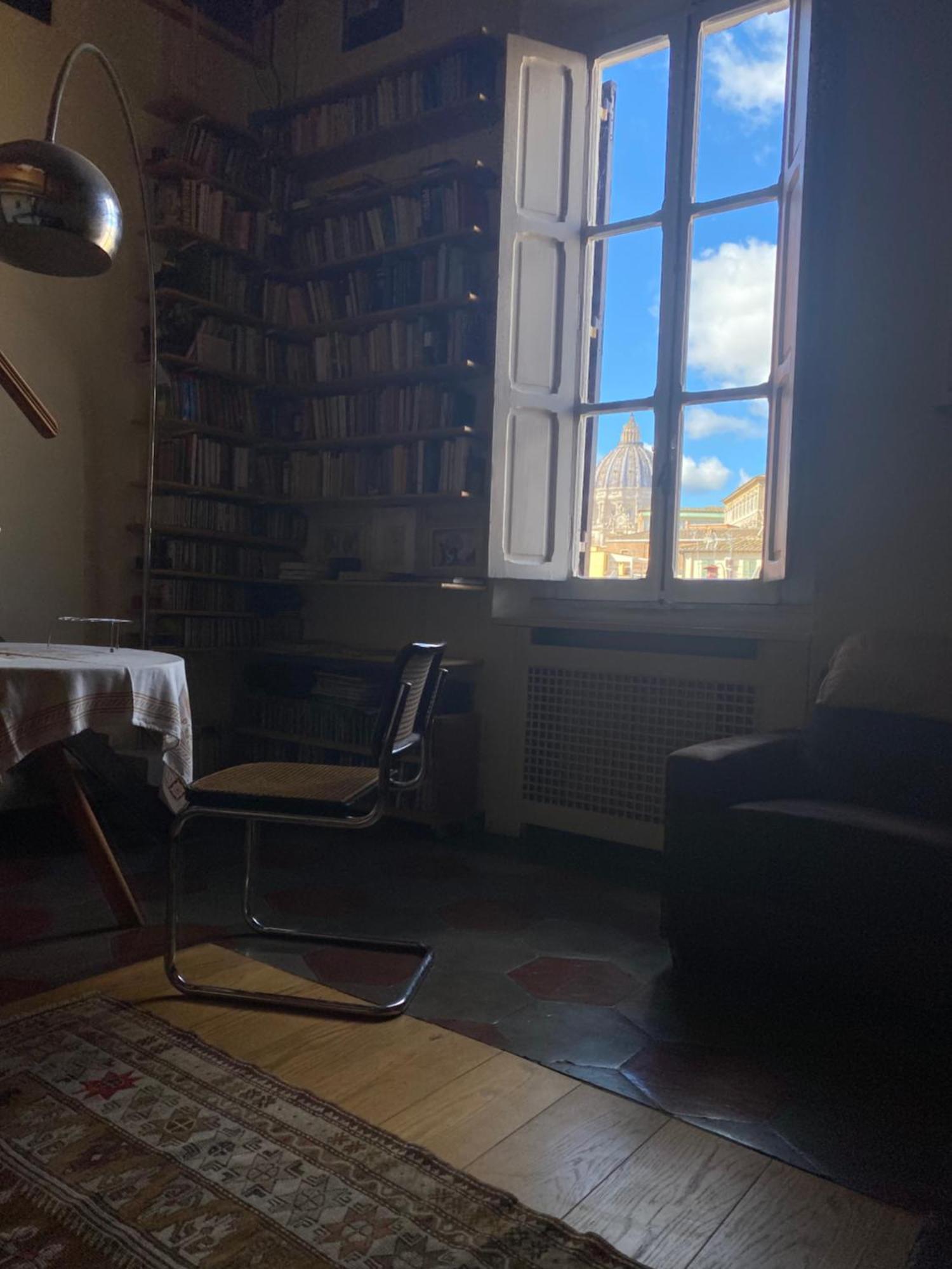 Penthouse In Exclusive Borgo Pio District Apartment