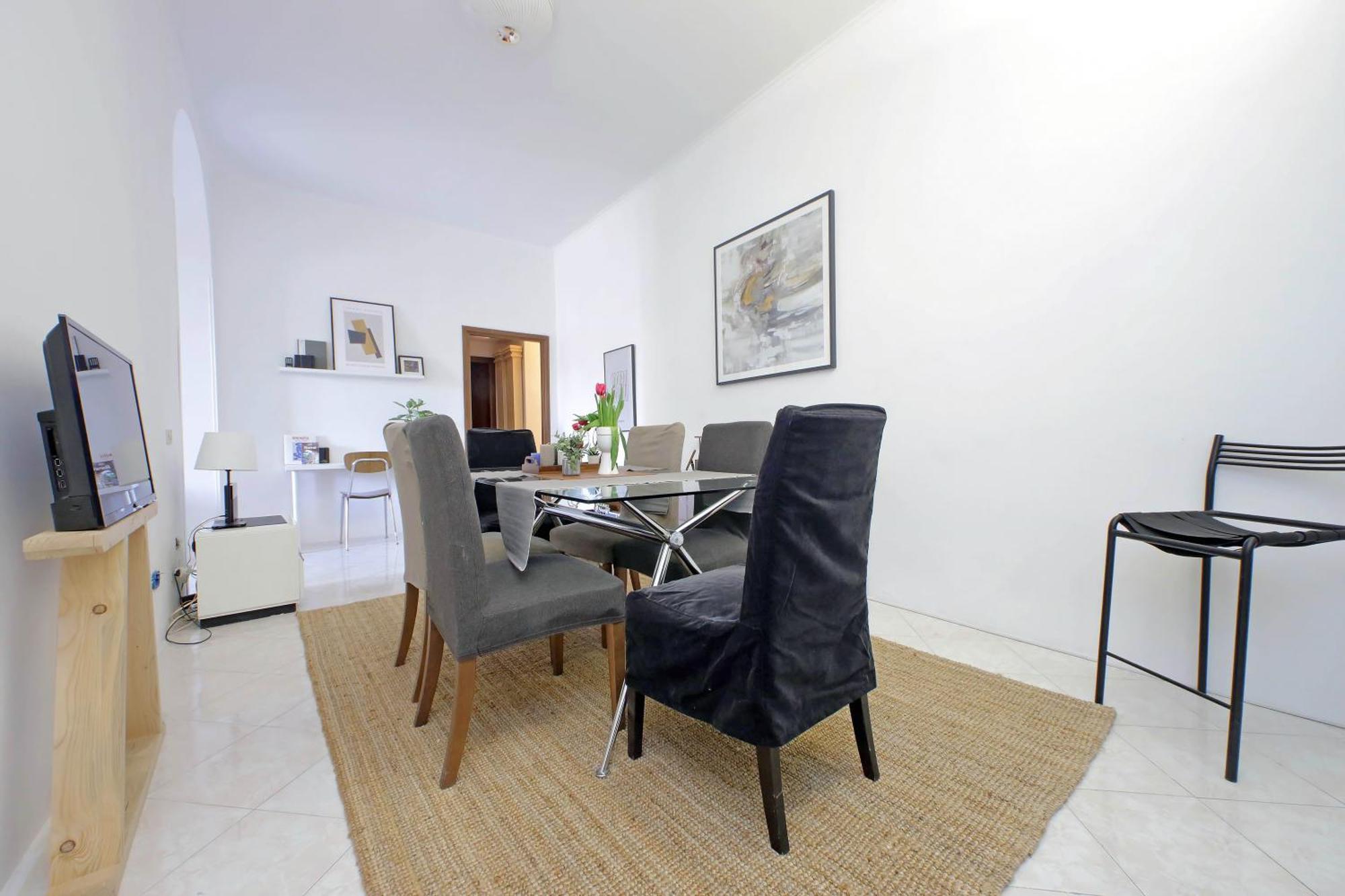 Apartment Giant Cola Di Rienzo Rome