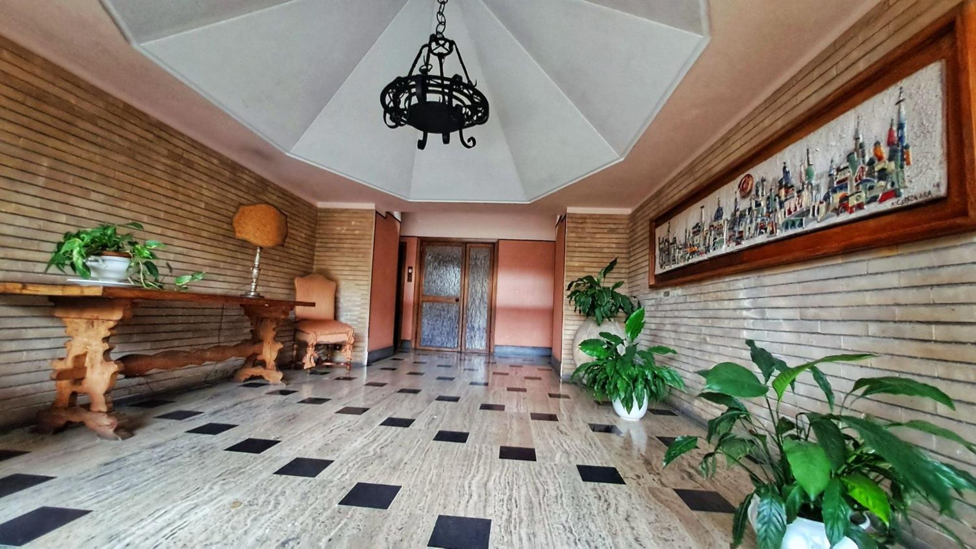 Apartment Vinyle Vatican