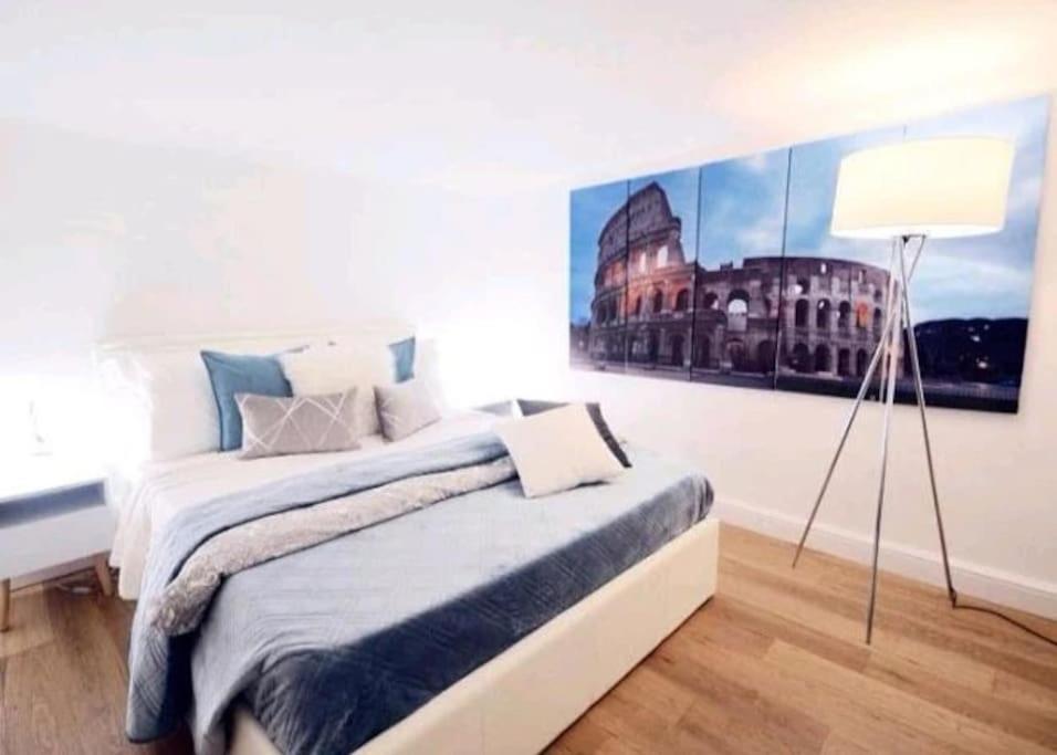 Apartment Campo De'fiori-rome By Foot Charming Aircwif Netflix Rome