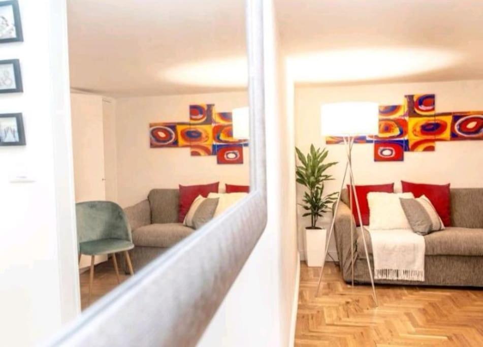 Apartment Campo De'fiori-rome By Foot Charming Aircwif Netflix Rome