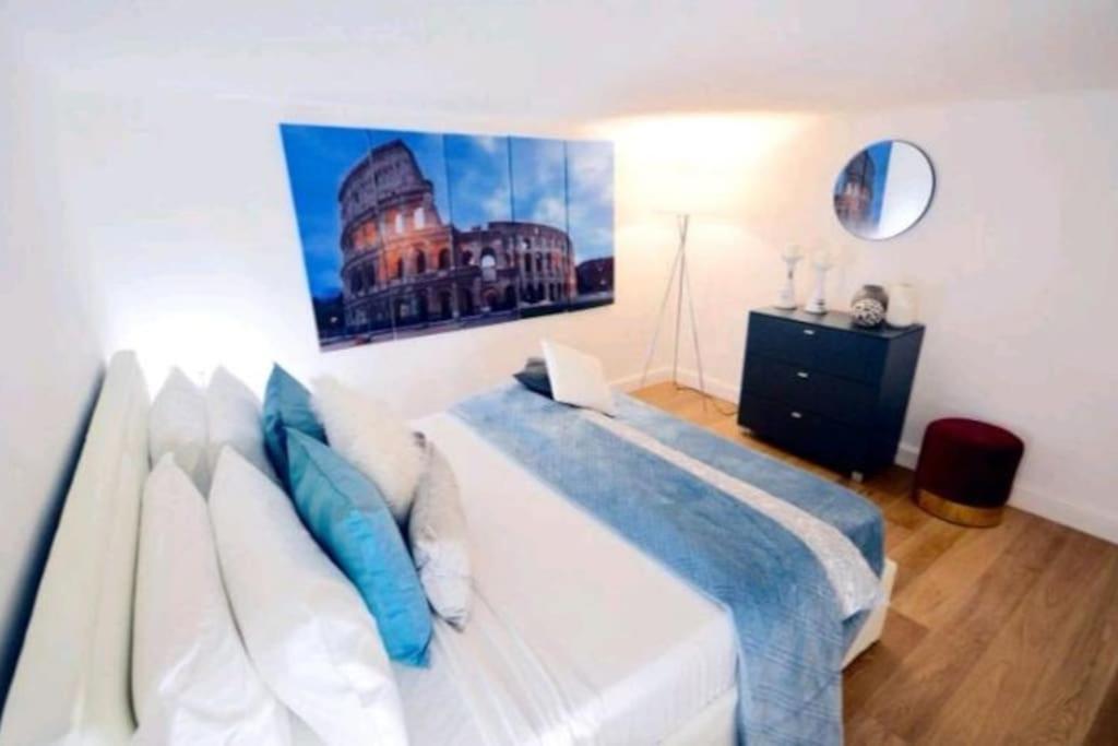 Campo De'fiori-rome By Foot Charming Aircwif Netflix Apartment Rome
