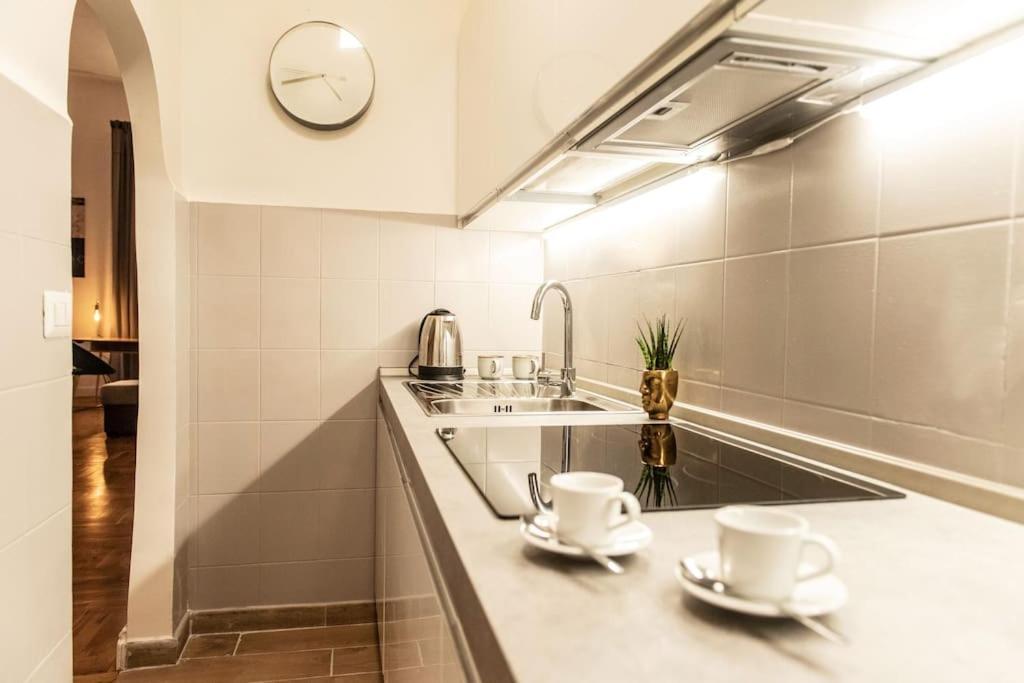 Apartment Campo De'fiori-rome By Foot Charming Aircwif Netflix Rome