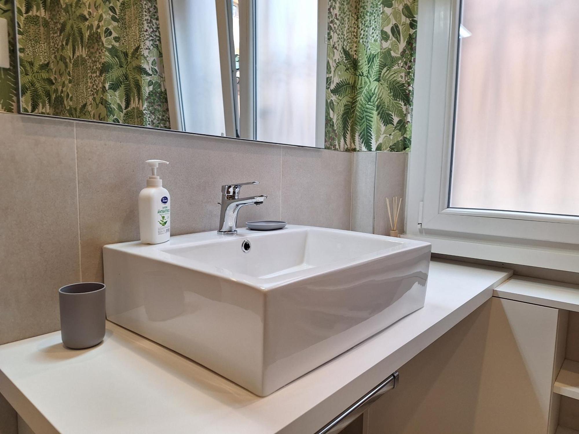 Apartment Peaceful 2 Bedrooms With Patio, Near Metro A