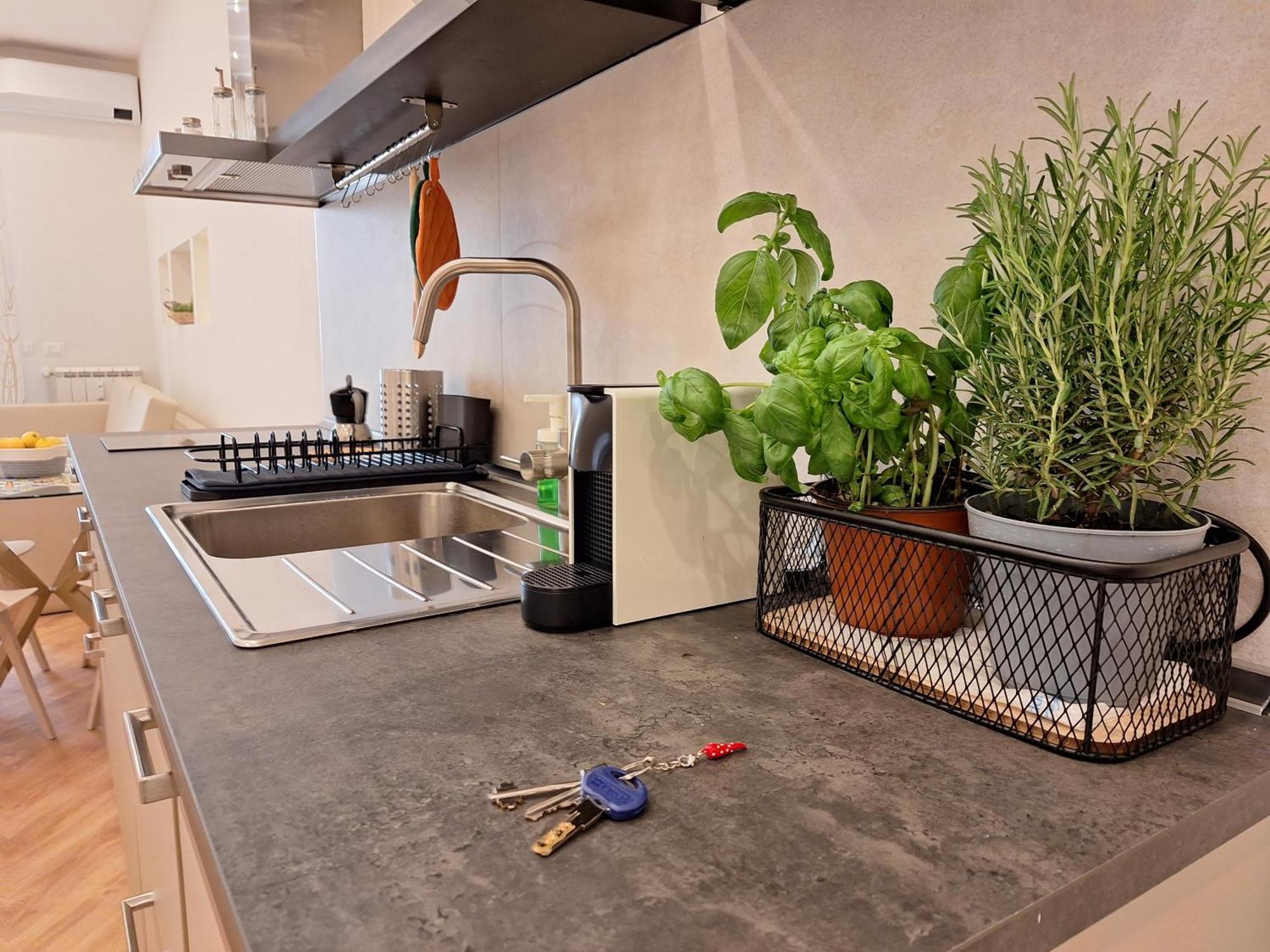 Peaceful 2 Bedrooms With Patio, Near Metro A Rome