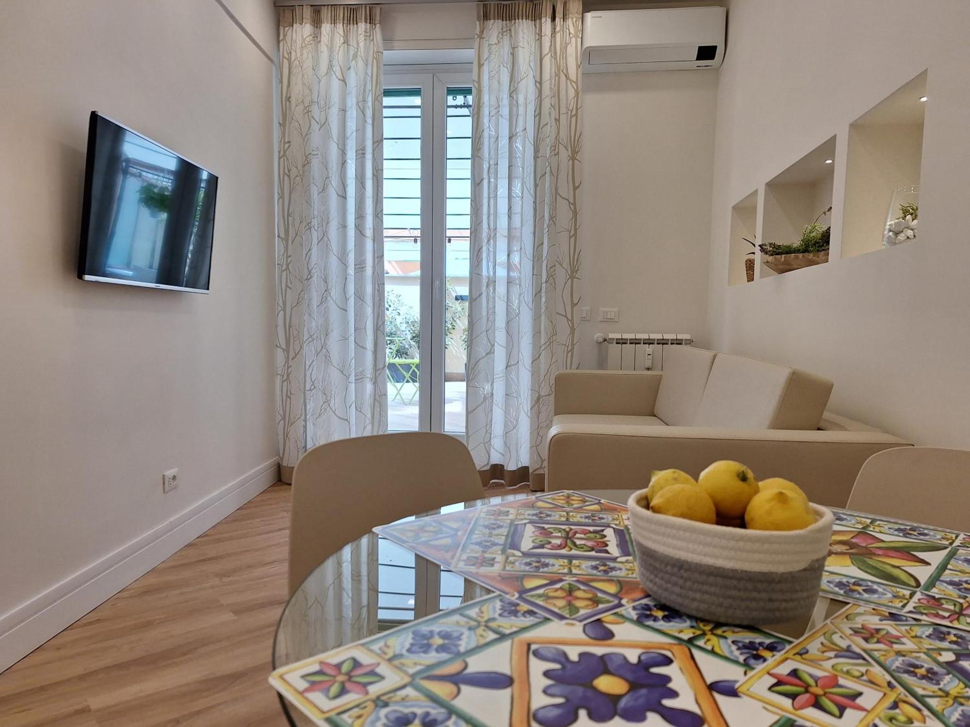 Apartment Peaceful 2 Bedrooms With Patio, Near Metro A Rome