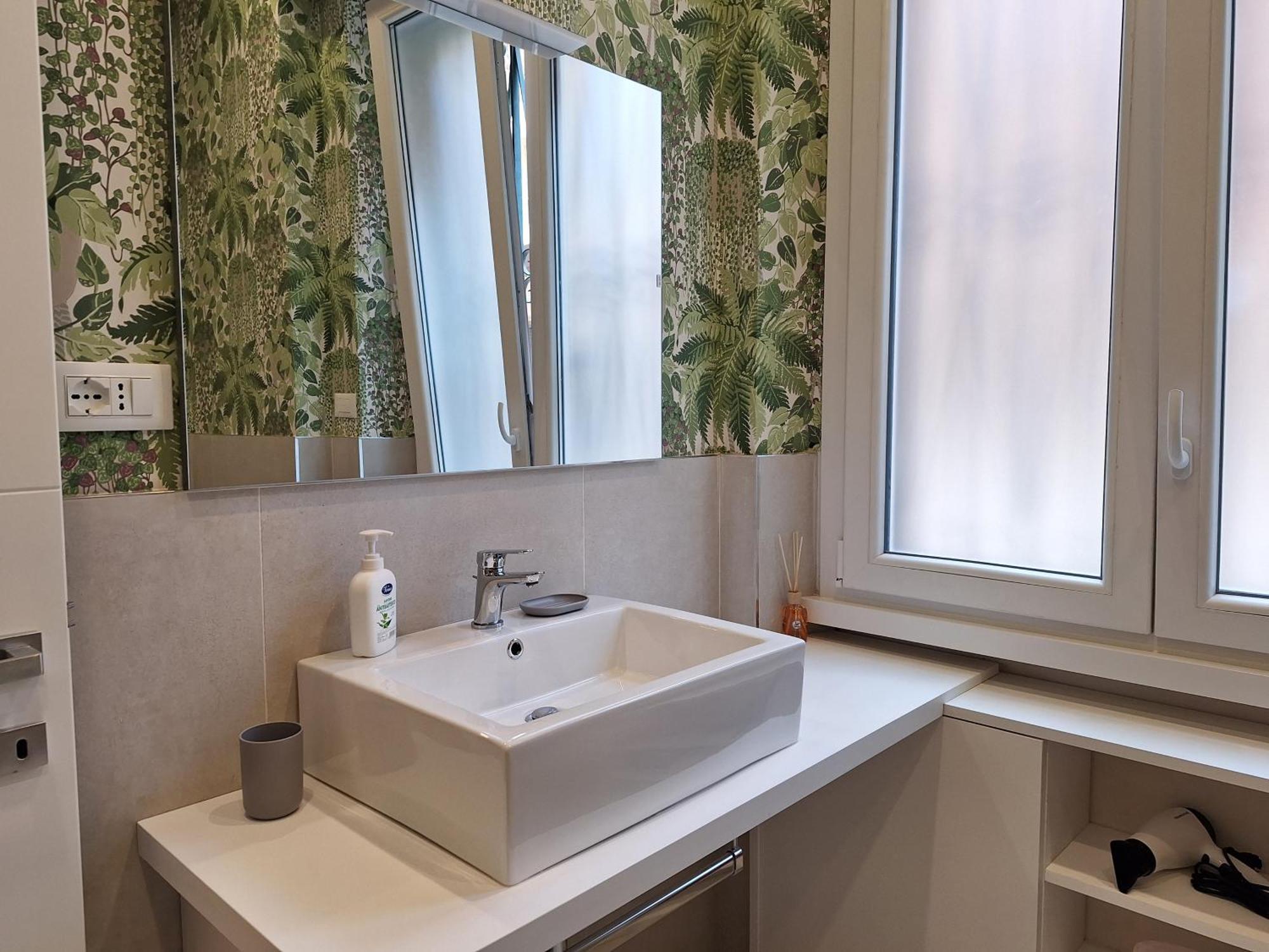 Apartment Peaceful 2 Bedrooms With Patio, Near Metro A