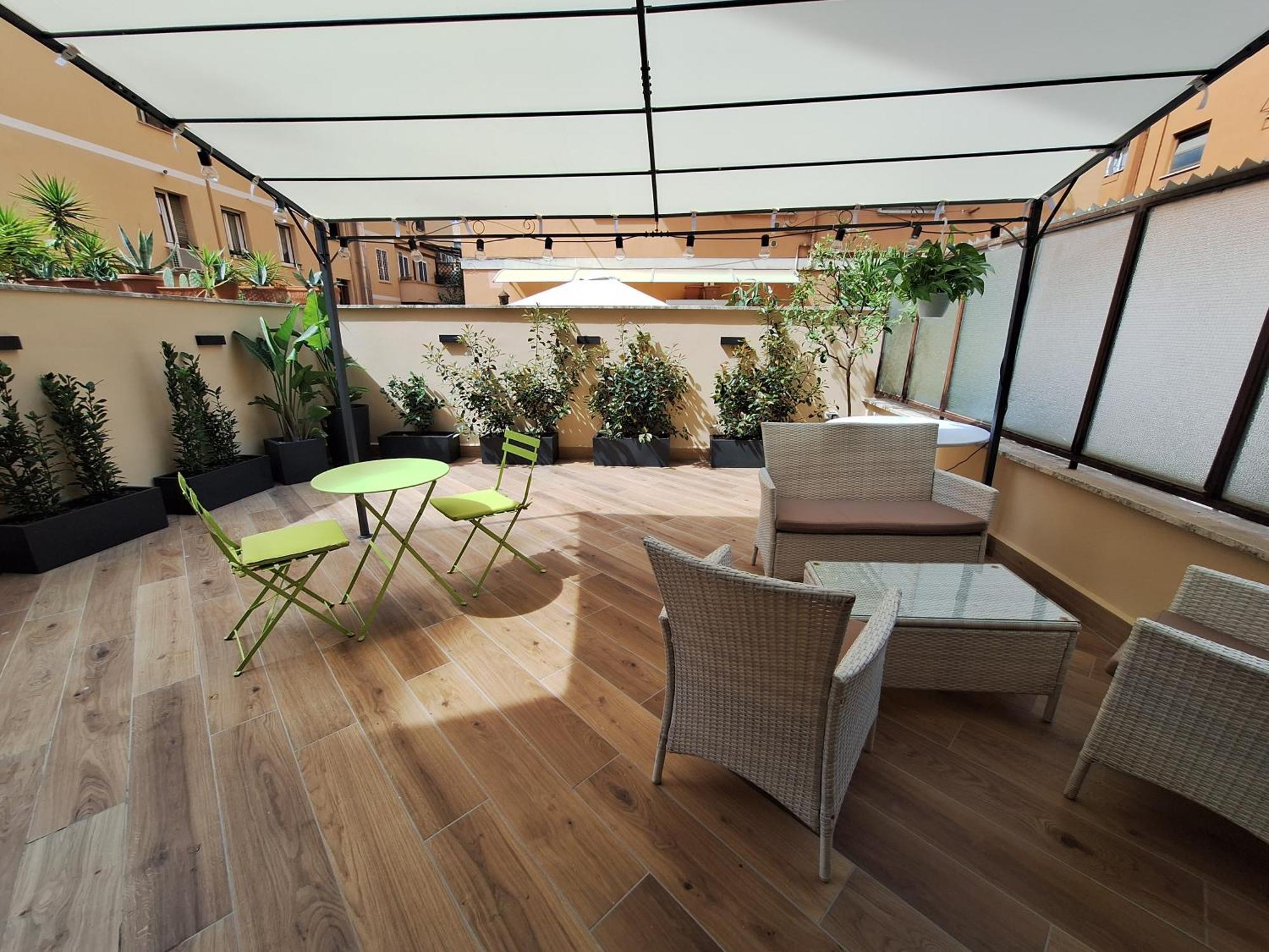Peaceful 2 Bedrooms With Patio, Near Metro A Rome
