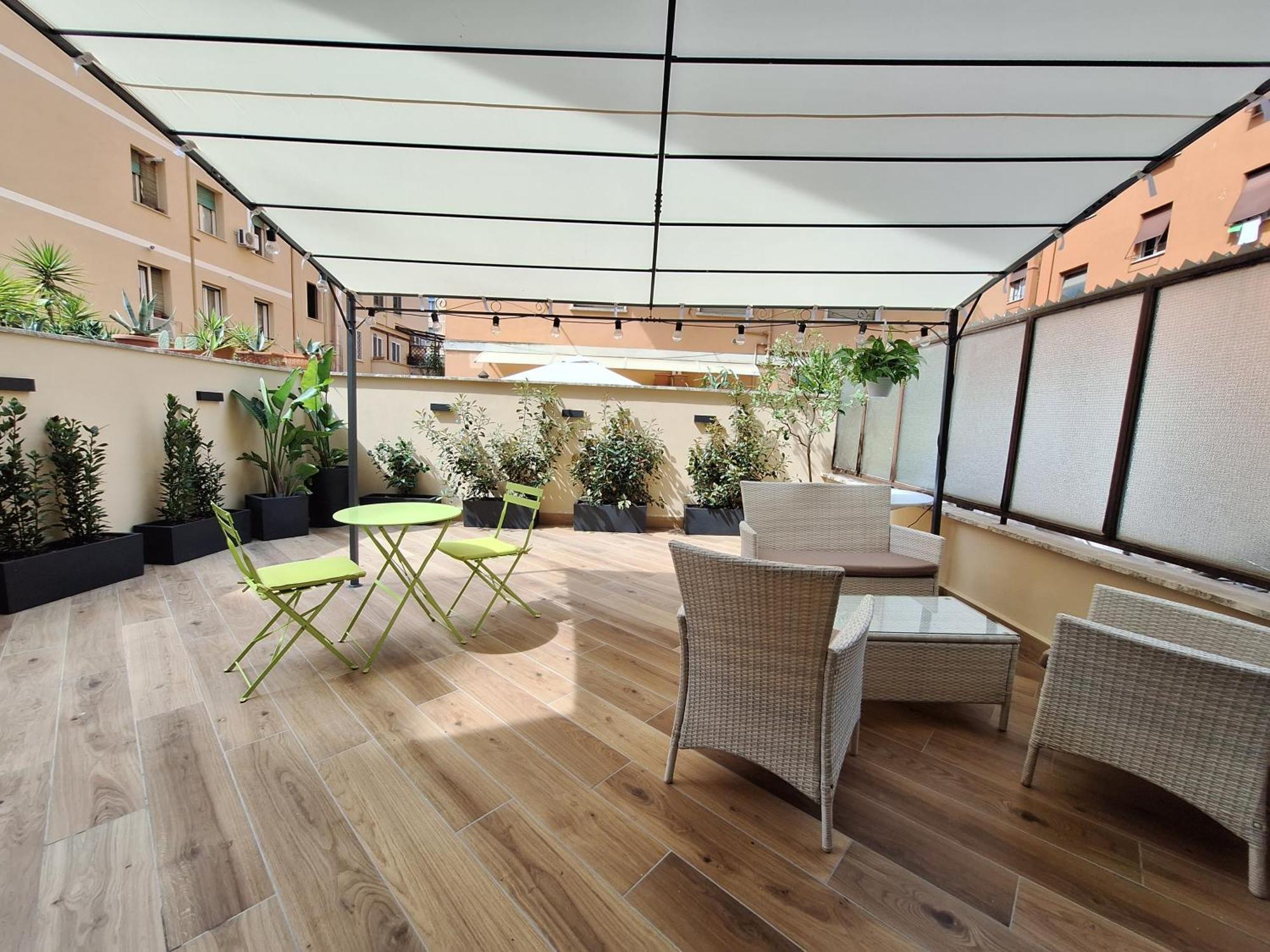 Peaceful 2 Bedrooms With Patio, Near Metro A * Rome