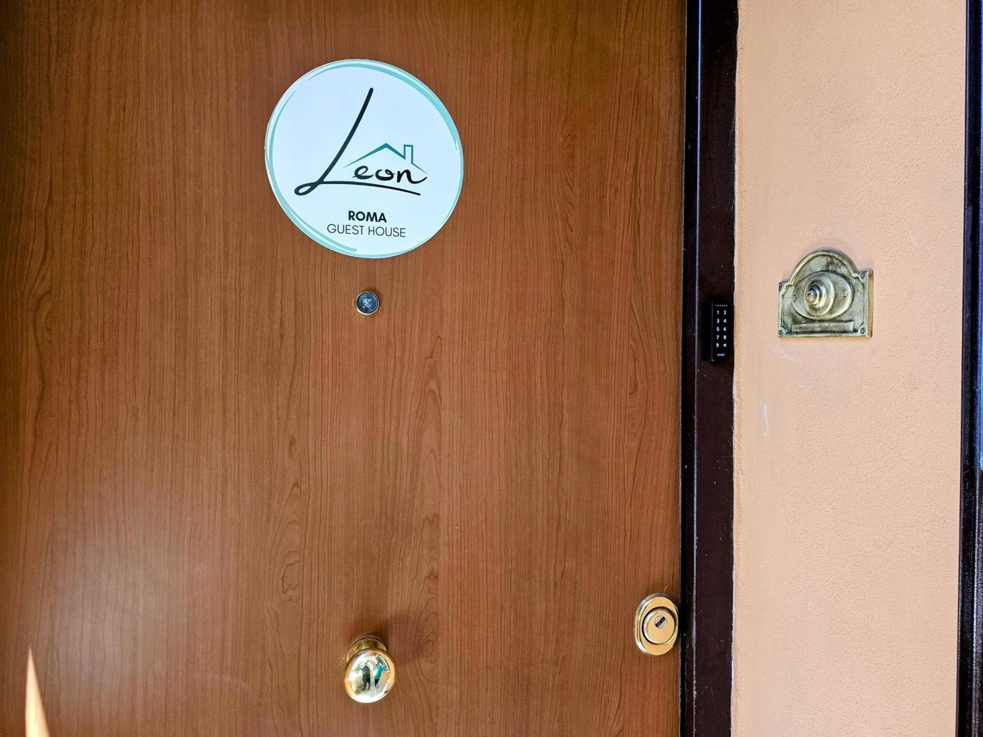 Leon Modern Near Subway - Ground Floor Apartment *