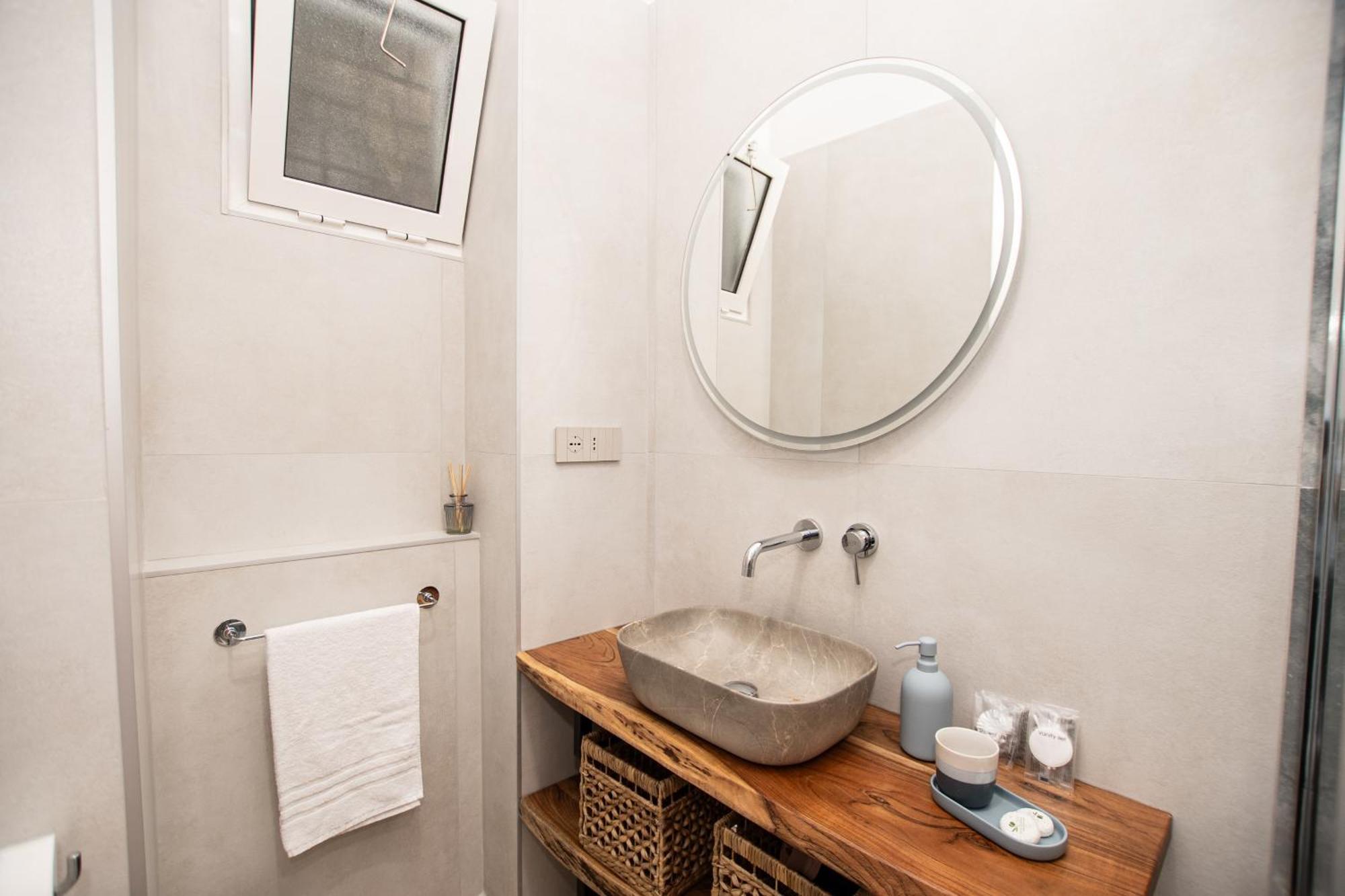 Leon Modern Near Subway - Ground Floor Apartment Rome