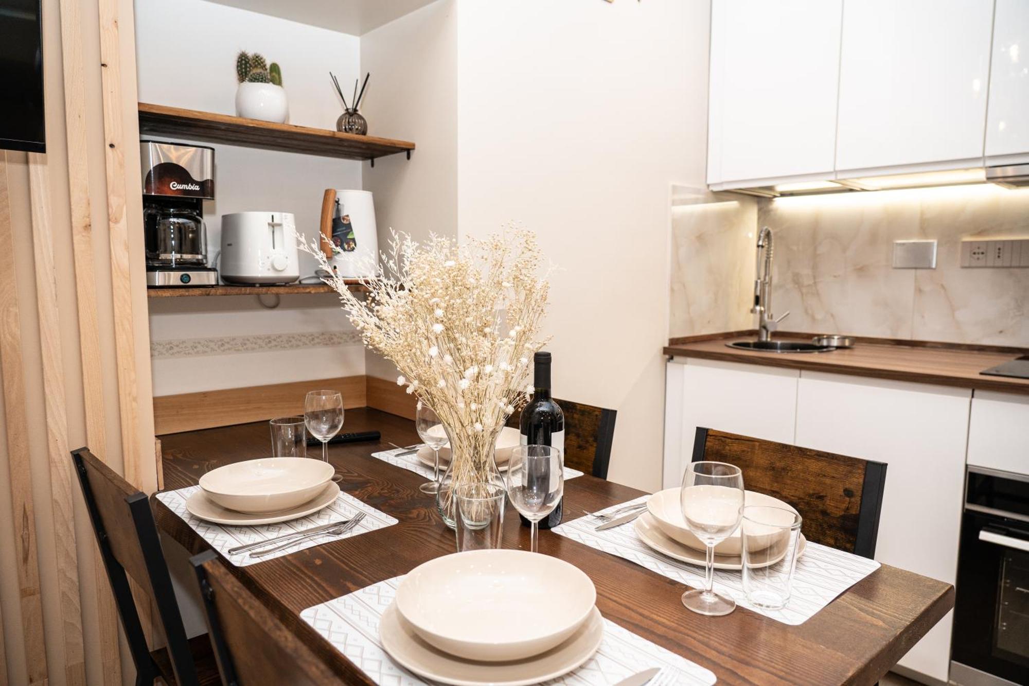 Leon Modern Near Subway - Ground Floor Apartment