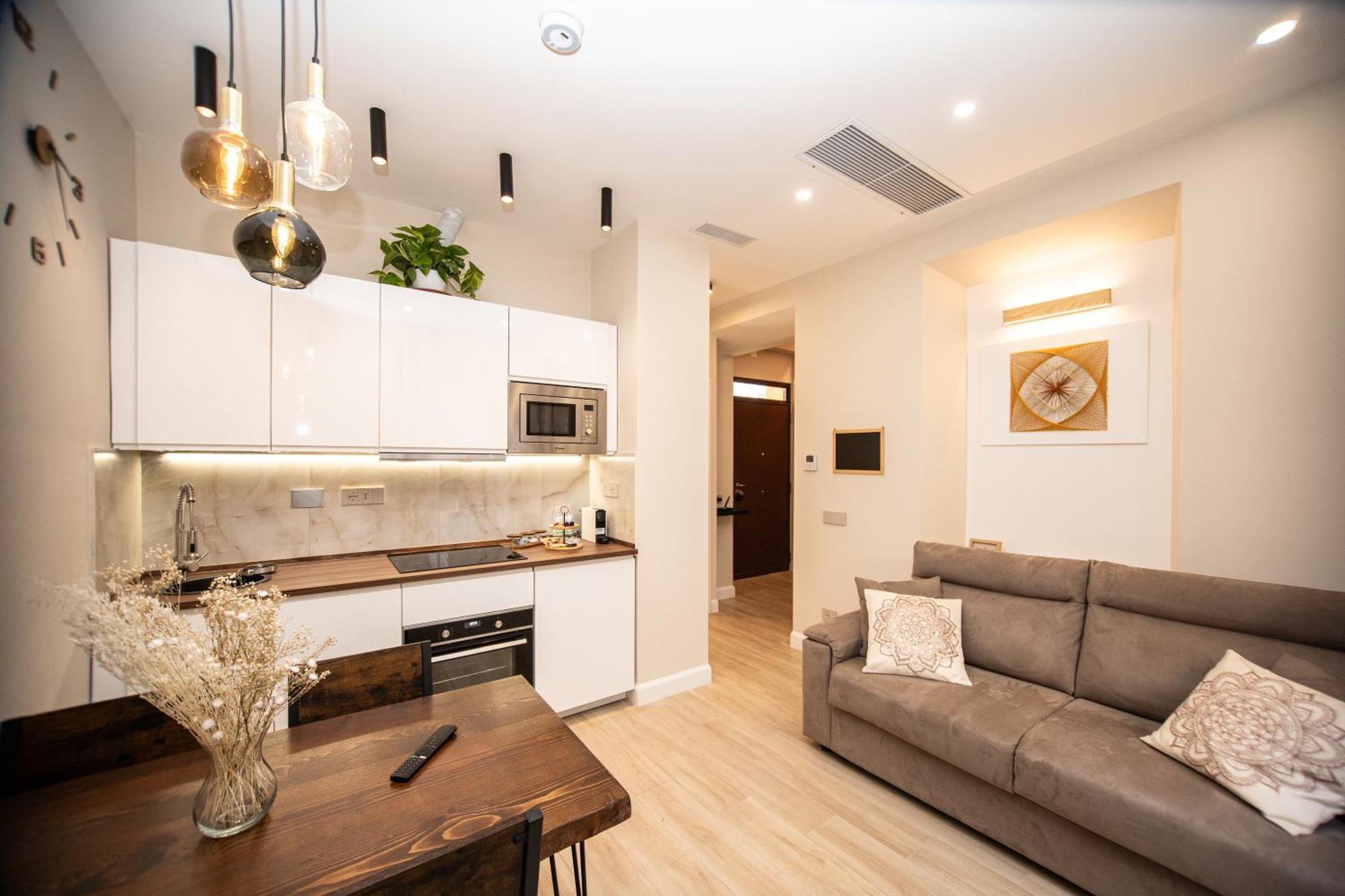 Leon Modern Near Subway - Ground Floor Apartment *