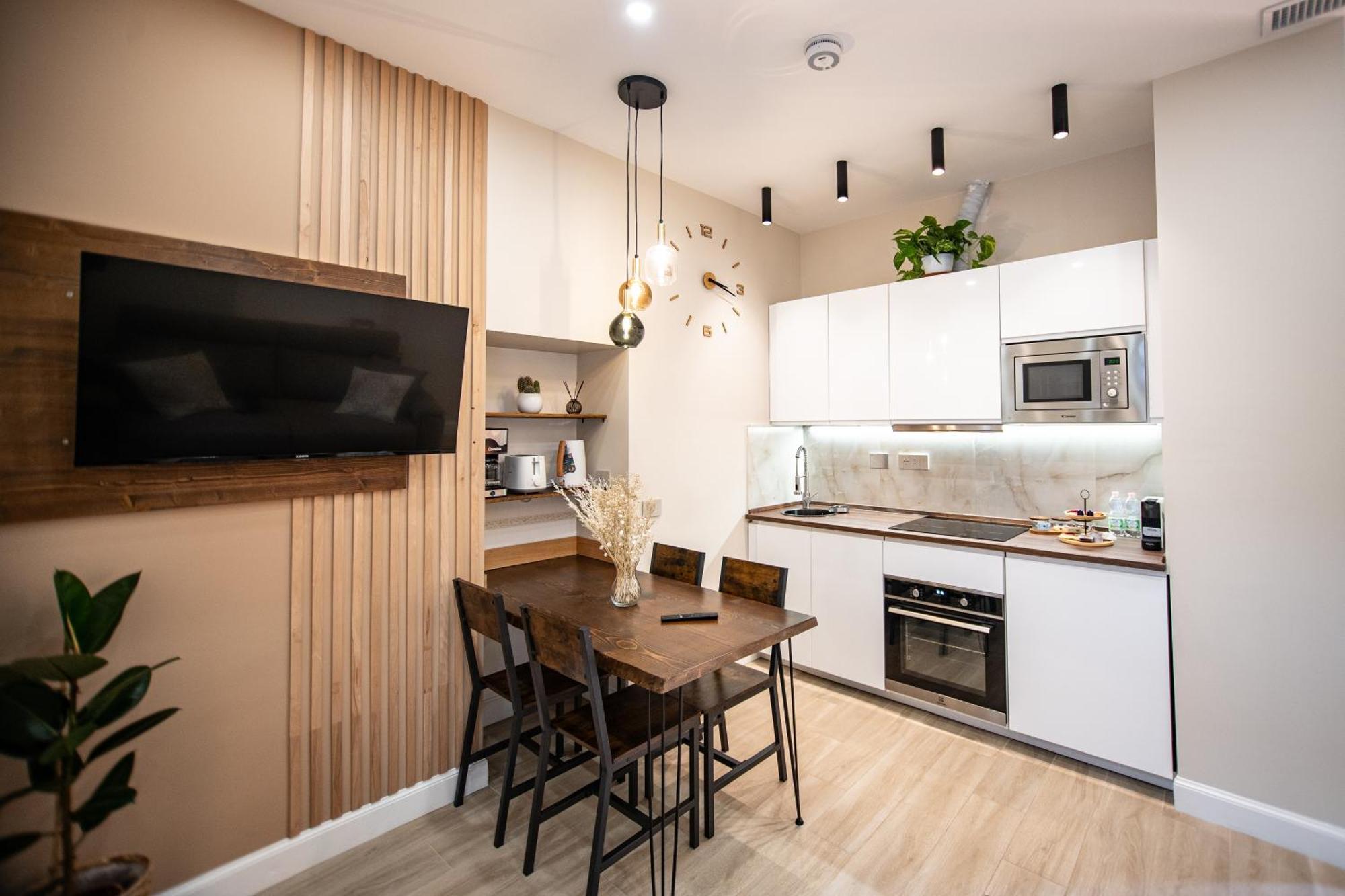 Leon Modern Near Subway - Ground Floor Apartment Rome