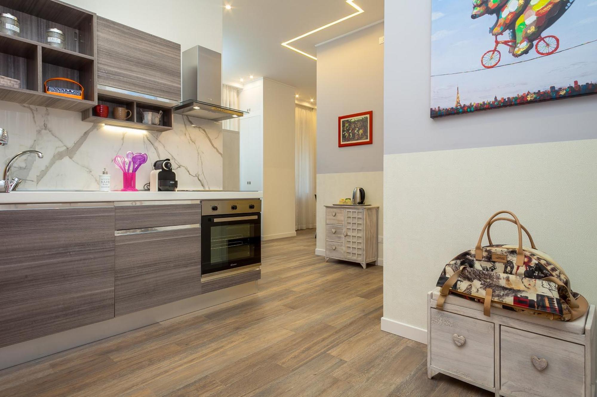 Apartment Many Days *
