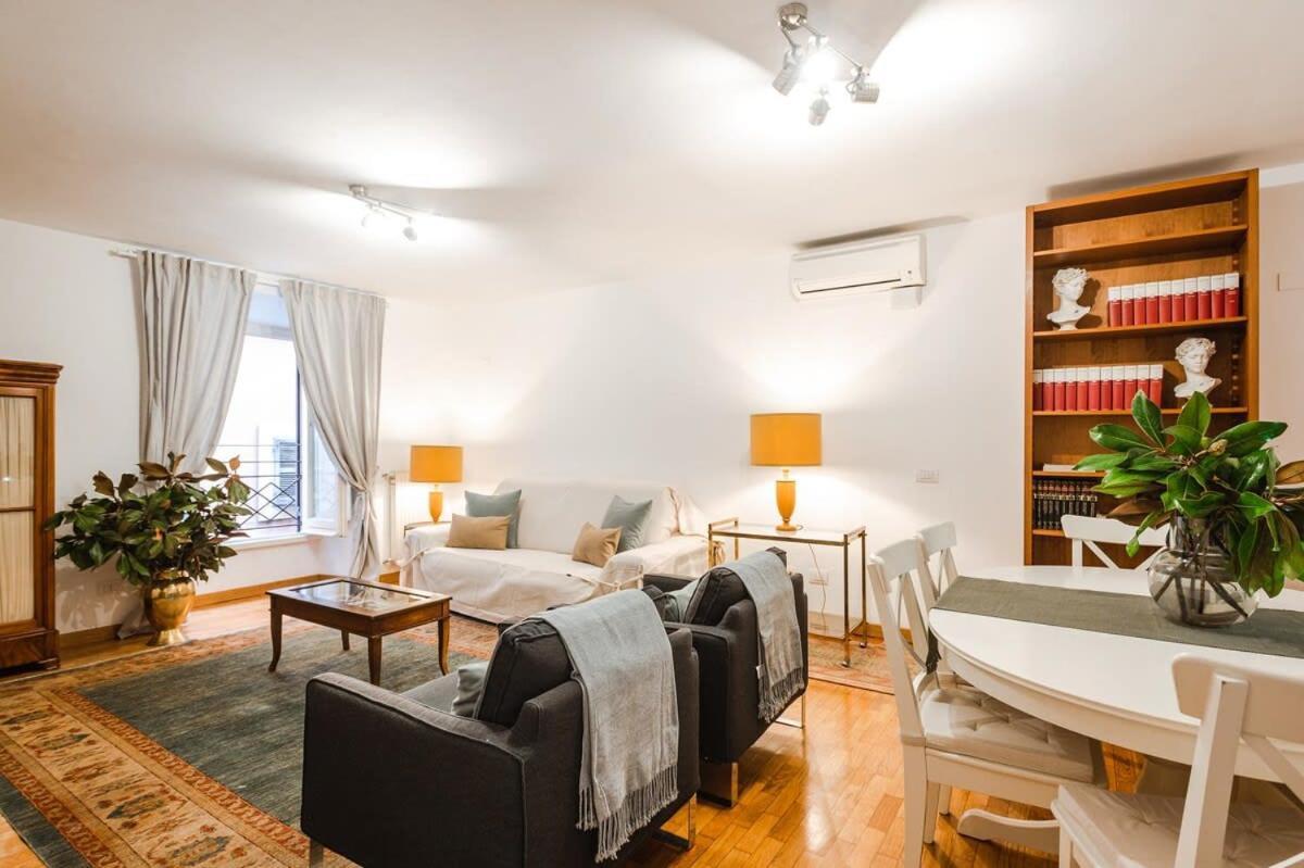 Apartment La Magnolia A C Balcony Office Piazza Navona Spanish Steps