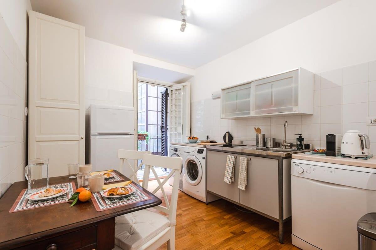 Apartment La Magnolia A C Balcony Office Piazza Navona Spanish Steps
