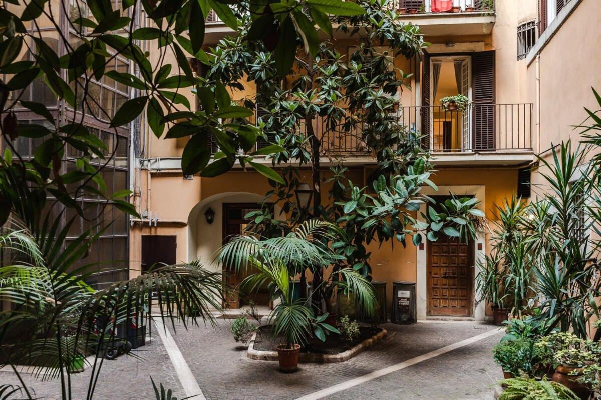 Apartment La Magnolia A C Balcony Office Piazza Navona Spanish Steps Rome