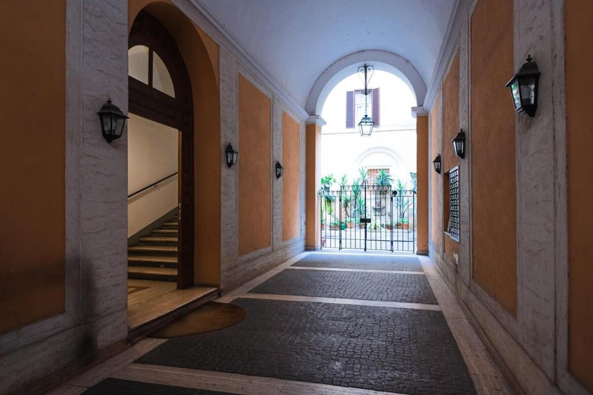La Magnolia A C Balcony Office Piazza Navona Spanish Steps