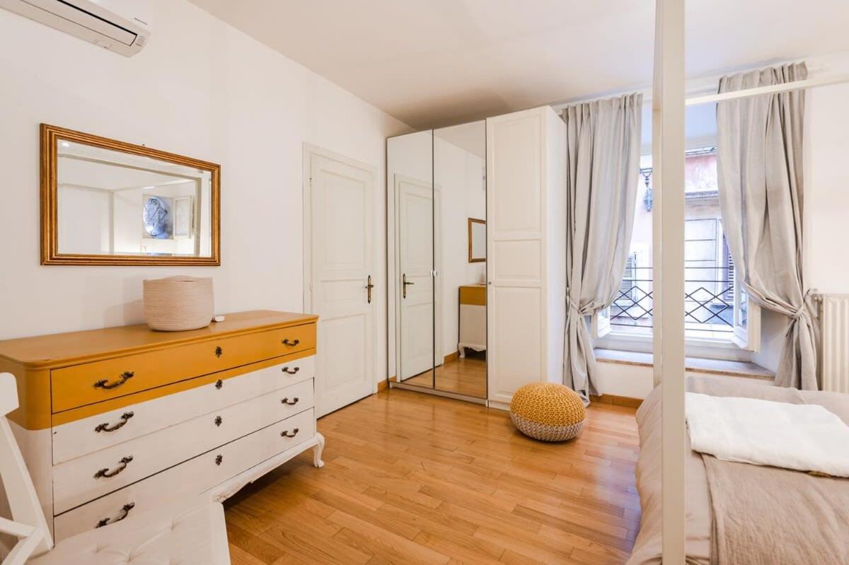 La Magnolia A C Balcony Office Piazza Navona Spanish Steps
