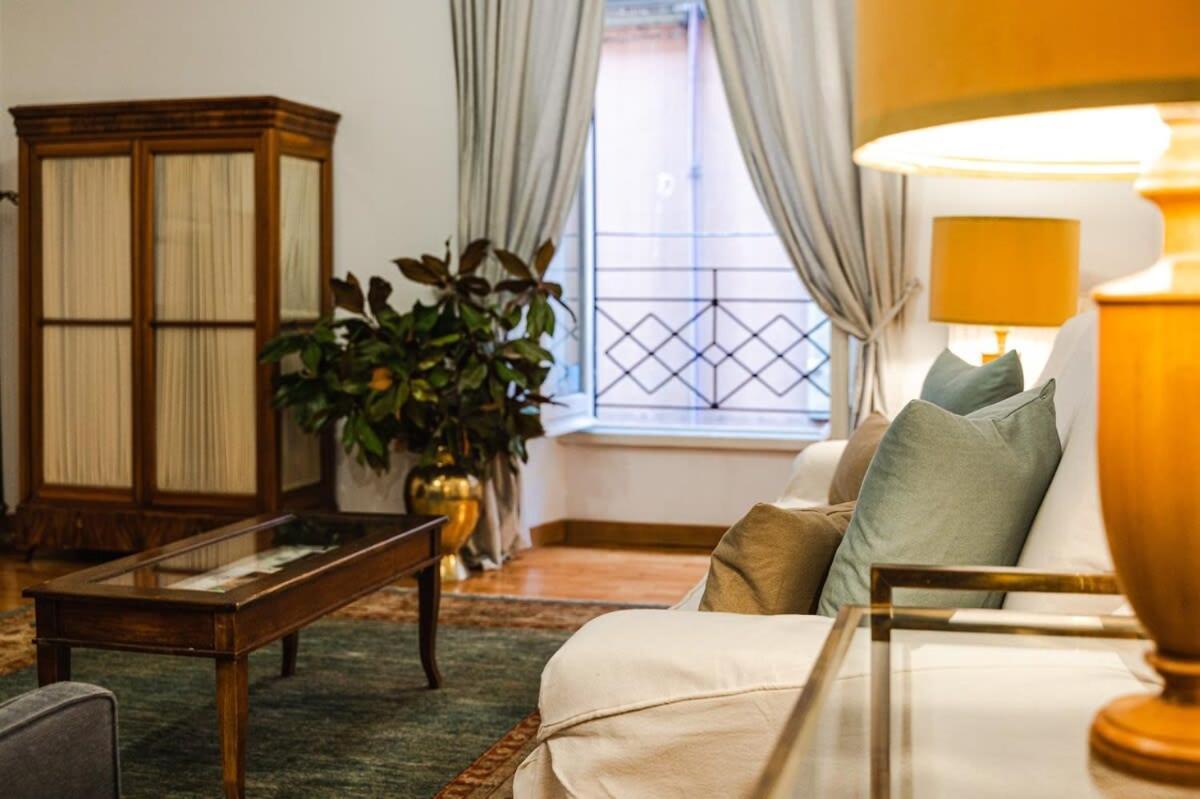 Apartment La Magnolia A C Balcony Office Piazza Navona Spanish Steps
