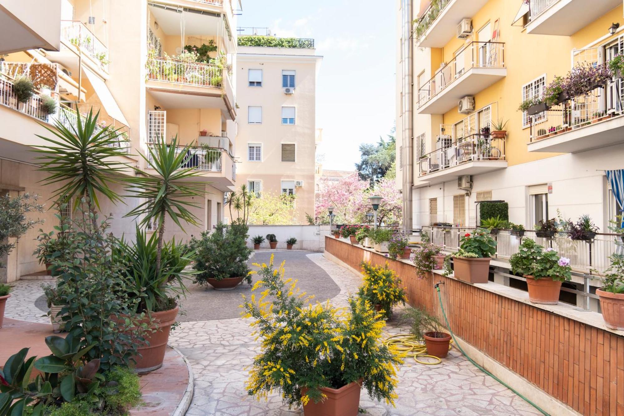 Apartment With Garden In Porta Latina Rome