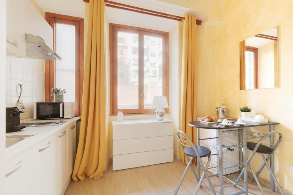 Private In A With Private Bathroom N3